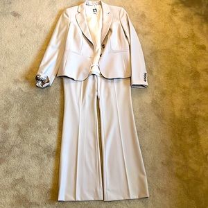 Brand new Anne Klein suit